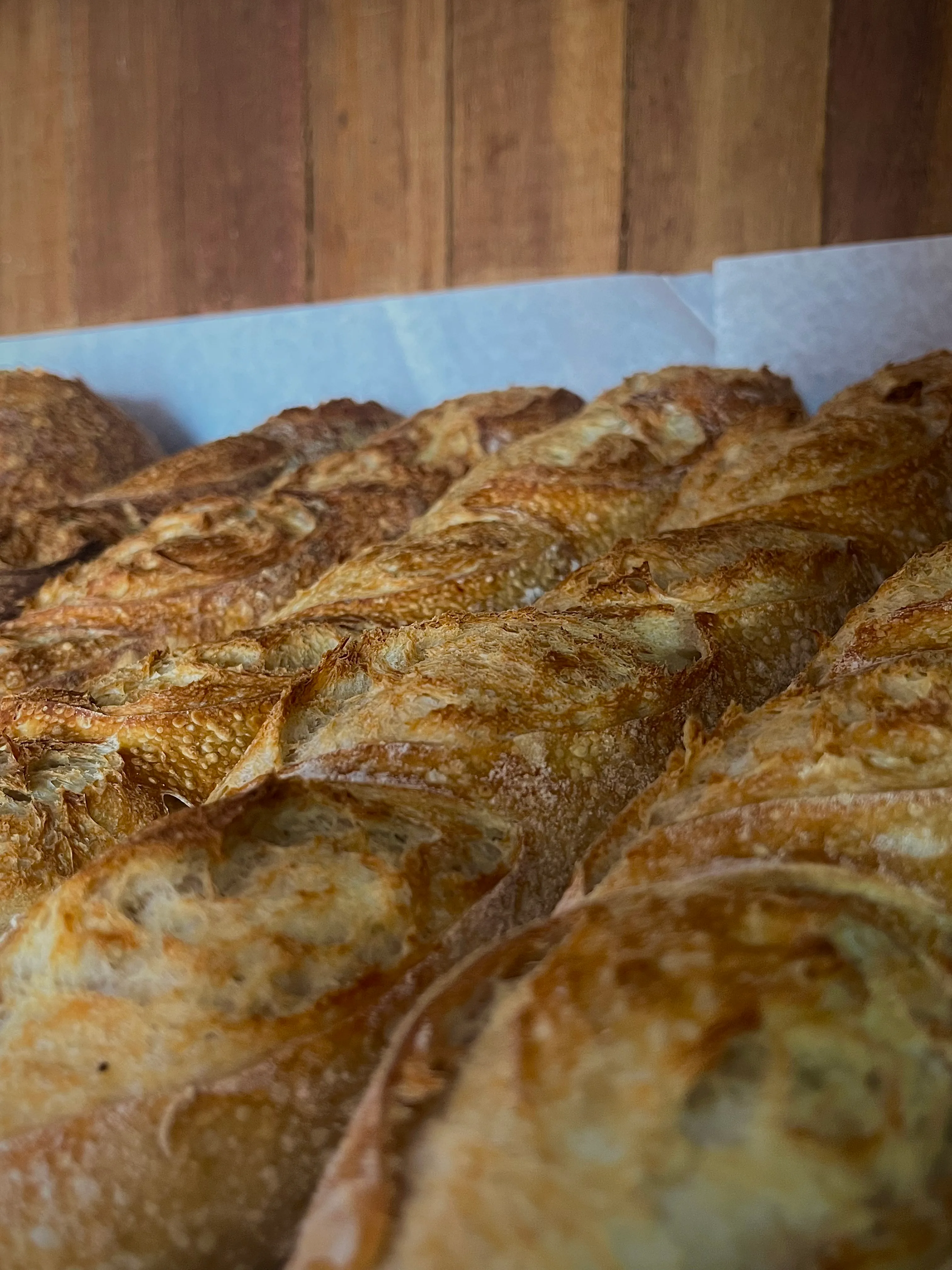 Pães artesanais de fermentação natural da Seleto Empório